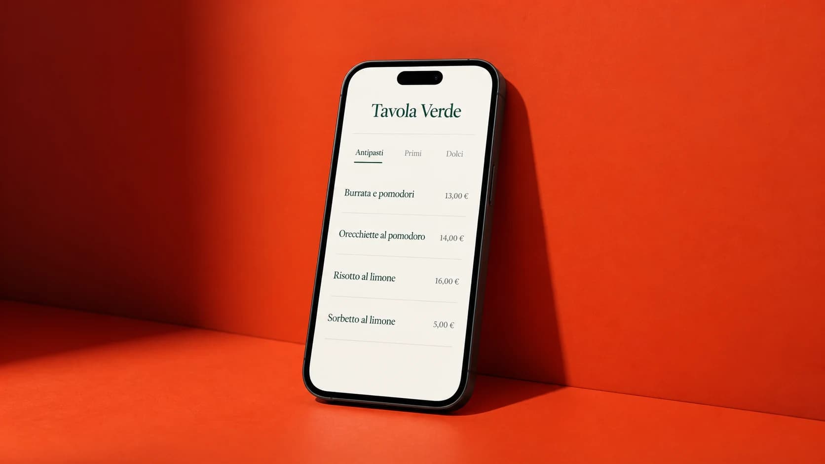 Mockup di un menu digitale su smartphone, su fondo arancio
